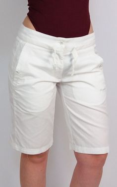 Beautiful Reebok summer bermuda shorts, very light see-through cotton, perfect for the warm season. Perfect condition, flawless! Would fit size S. Size tag reads S/ UK 10/FR S-38/Ger 36/IT S-40/Asia S. Please read the measurements below carefully and compare to one of your own garments, to avoid any disappointment regarding the fit. Measurements of the item, laying flat: - waist: 41 cm; - front rise: 24 cm; - length outseam (waist to cuff): 51 cm. Model wears size 8-10 UK, S-M European, is 160 c Summer Capris With Built-in Shorts, Spring Beach Cargo Shorts In Cotton, White Knee-length Bermuda Shorts With Pockets, Beach Cotton Cargo Shorts, Summer Knee-length Cargo Shorts With Built-in Liner, White Bermuda Cotton Bottoms, White Bermuda Bottoms With Pockets, Sporty Bermuda Cargo Shorts For Summer, White Summer Bermuda Shorts For Beach