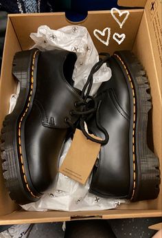 dr. marten oxfords Pretty Shoes Aesthetic, Aesthetic Shoes Vintage, Black Shoes Aesthetic, Shoe Inspo Aesthetic, Temu Shoes, Docmart Shoes, Dr Martens Aesthetic, Footwear Aesthetic, Cute Platform Shoes