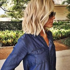 textured blonde choppy bob hairstyle with glasses Short Shoulder Length Hair, Skirt Diy, Hairstyles With Glasses, Choppy Bob Hairstyles, Super Hair, Popular Haircuts, Haircut And Color