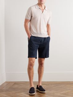 Loro Piana knows that hot summers on the Italian coast call for the right fabrics, so these Bermuda shorts are made from airy cotton-blend. They're cut for a straight-leg fit that works for smart and casual occasions. Men’s Style Europe, Hamptons Men’s Fashion, European Mens Fashion Summer Street Styles, Mens European Style, Simple Guy Outfits Casual, Men’s Resort Casual Style, Navy Blue Shorts Outfit Men, Hot Dad Outfits, Mens Business Casual Outfits Summer Work Attire