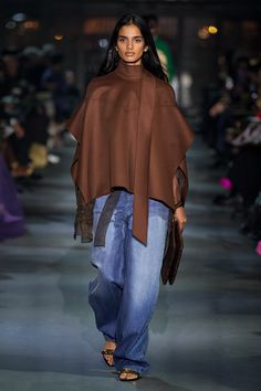 Valentino Runway, Moda Denim, Casual Chique, Denim Trends, Best Jeans, Fashion Show Collection, Winter Style, Primavera Estate, Denim Fashion