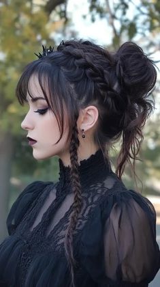 Vampire Hair Styles, Witch Hairstyles Halloween, Vampire Hairstyles, Witch Hairstyles, Glam Vampire, Halloween Hair Ideas, Vampire Hair, Witchy Hair, Whimsical Hair