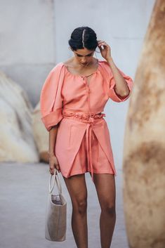 Say hello to Johanna. The Johanna Top features pleated voluminous linen sleeves in a boxy silhouette. This easy summer top pairs perfectly with the Campbell Short. Fits Trendy, Pink N Green, Cult Gaia Bag, Wardrobe Pieces, Trendy Streetwear, Silky Dress, Summer Inspiration