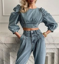 Jeans Top Outfit, Como Fazer Short, Ropa Upcycling, Denim Jacket And Jeans, Women's Denim Jeans, Custom Jeans, Denim Ideas, Dresses Spring, Denim Diy