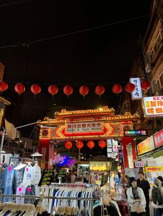 #taiwan #taipei #taiwantravel #nightmarket #streetfood #citylife #travel Taiwan Travel Aesthetic, Taipei Taiwan Aesthetic, Taipei Aesthetic, Taiwan Aesthetic, Taiwan Night Market, Taiwan Culture, Travelling Asia, Deep Winter Palette, Winter Palette