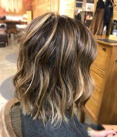 Highlights Brown Hair Short, Rich Girl Hair, 2024 Haircuts, Short Hairstyle Ideas, Short Hair Highlights, Short Dark Hair, Latest Haircuts, Brunette Hair With Highlights, Short Brown Hair