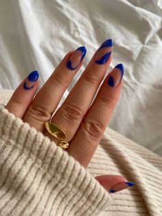 Cobalt Nails Design, Blue Gel Acrylic Nails, Gel Acrylic Nails Ideas, Blue Manicure Ideas, Blue Abstract Nails, Acrylic Nails Ideas, Swirl Nails, Gel Acrylic Nails, Subtle Nails