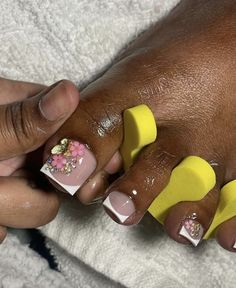 90s Pedicure Ideas, Bling Toe Nails, Acrylic Toe Nail Designs, Cute Acrylic Toes, Baddie Toe Nails, Pedicure Designs Toenails, Gel Toe Nails, Acrylic Toes, Acrylic Toe Nails