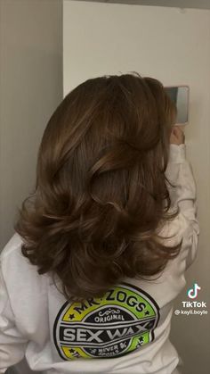 Hair Cute Ideas Girl 2023, Raincut Hair, Layered U Shaped Haircut Medium, Short Hair Butterfly Layers, Soft Round Layers Medium Hair, Butterfly Blowout Hair, Butterfly Cut Blowout, Round Layers Medium Hair, Layered Mid Hair