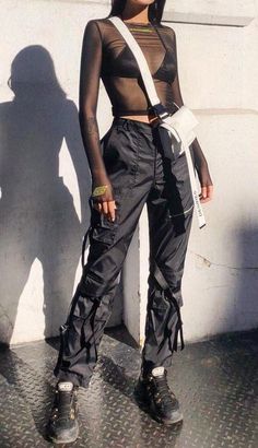 Streetwear Shoot, Ig Model, Techno Outfit, Looks Hip Hop, Casual 90s, Summer Moodboard, Stile Casual Chic, Outfit Grunge, Goth Outfit