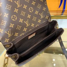 Peta Fashion Lu-Vi Bags - 16665 A+ Excellent Quality copies; Contact us if you've any questions in your mind. Pinterest Home, Louis Vuitton Bag, Contact Us, Fashion Bags, Clutch Bag, Mindfulness, Louis Vuitton, The Unit, Things To Come