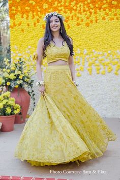 Latest Haldi Outfit For Bride Indian, Simple Haldi Dress Ideas For Bride, Haldi Blouse Design For Bride, Simple Yellow Lehenga For Haldi, Yellow Haldi Outfit For Bride, Simple Haldi Ceremony Outfit For Bride, Haldi Bride Outfit, Haldi Bridal Look, Haldi Outfit For Bride Indian