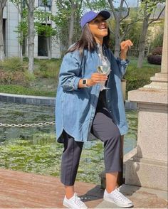 Oversized Casual Shirt Dress For Brunch, Chic Oversized T-shirt For Everyday, Oversized Denim Casual Dress, Oversized Jean Shirt Outfits, Casual Oversized Blue Kimono, Oversized Button-up Top For Brunch, Casual Sunday Outfit