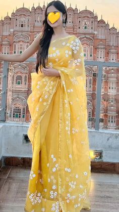 #outfits #fashion #outfitstyle #outfitshare #aesthetic #personality #fashionista #photography #desifashion #desiasthetic #wedding #weddingdress #hair #haircut Saree For Girls Farewell, Saree Farewell, Black Saree Designs, Aesthetic Personality, Farewell Sarees, Silk Anarkali Suits, Modern Saree