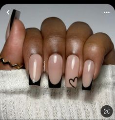 Simple Heart Acrylic Nails, Cute Nails Acrylic Short Black, Short Nail Designs With Black, French Tips Love Heart, One Heart Nails, Back French Tip Nails, Black French Heart Nails, Nail Design For Black Dress, Black Heart Manicure