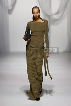 Chet Lo Men & Women Fall Winter 2024 London – NOWFASHION London Fashion Week Runway, Aw 2024, Runway Ready To Wear, Turkey Fashion, Fashion Show Runway, High Fashion Men, Fantasy Gowns, Fall Winter 2024, Fashion Week Runway