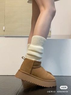 Korean Boots Outfit Winter, Cute Fur Boots, Korean Uggs Outfit, Ugg Boots Aesthetic, Kpop Boots, Ugg Mini Outfit, Ugg Aesthetic, Kpop Shoes, Uggs Aesthetic