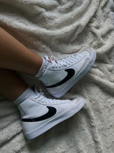 Nike Blazer Outfit, Nike Blazers Outfit, Sneaker Trend, Dr Shoes, Trendy Shoes Sneakers, Nike Shoes Girls, Preppy Shoes, All Nike Shoes, Shoe Wishlist