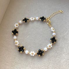 Beaded Flower Bracelet, Daisy Bracelet, Black Floral Bracelet, Aesthetic Flower Bracelet, Bridgerton Jewellery, Gift for Her, Birthday Gift - Etsy Bracelet Aesthetic, Pretty Jewelry Necklaces, Diy Jewelry Unique, Black Beaded Bracelets, Aesthetic Flower, Diy Bracelets Patterns, Diy Bracelet Designs