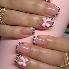 Cute Girly Nail Designs, Short Nails Cheetah Print, Nails W Bows, Christmas Cheetah Nails, Square French Tip Nails With Design, Nails Cheetah, Cheetah French Nails, Cheetah Print Nails Pink, Short Cheetah Print Nails