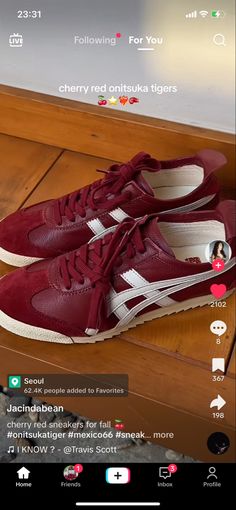 Cute Vintage Sneakers, Onitsuka Shoes, 2024 Trend Shoes, Red Onitsuka Tiger, Red Sneakers Women, Womens Shoes 2024, Tiger Onitsuka, Onitsuka Tiger Aesthetic, Shoes Trend 2024