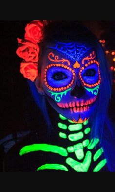 Glow Face Paint, Glow In The Dark Makeup, Cer Nocturn, Skull Face Paint, Glow Halloween