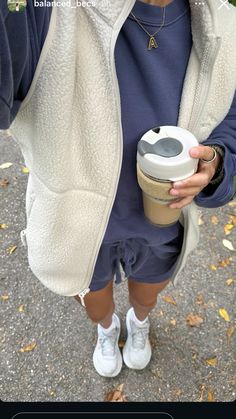 Outfit With Shoulder Bag, Athletic Winter Outfits Cold Weather, Outfits From Basics, College Outfits For Class Fall, Work From Home Fits, Simple Classy Everyday Outfits, Cute Casual Winter Outfits Aesthetic, Lazy Outfits Women, Athletic Vest Outfits