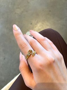 💫Goldring für Frauen, zierlicher Goldring, minimalistischer Schmuck, einzigartige Ringe, Goldschmuck, einfacher Goldring, trendige Ringe, verstellbarer Ring 💫 Belohnen Sie sich oder Ihre Lieben mit unseren stilvollen und elegant gestalteten Ringmodellen, die Sie in Ihrem täglichen Leben oder zu besonderen Anlässen verwenden können. 💫 ✨ WARUM WÄHLEN * Elegant und kann jeden Tag getragen werden * Ein besonderes Stück, auf das Sie Wert legen werden * Hochwertige Materialien und Liebe zum Detail Simple Gold Ring, Dainty Gold Ring, Trendy Rings, Gold Ring For Women, Gold Rings Simple, Dainty Gold Rings, Jewelry Simple, Trendy Ring, Gold Jewelry Simple