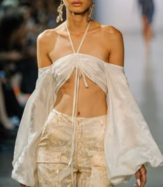 Kim Shui, Harry Clarke, 90s Runway Fashion, Crop Tops Online, Runway Outfits, Ex Machina, 가을 패션, Look Fashion