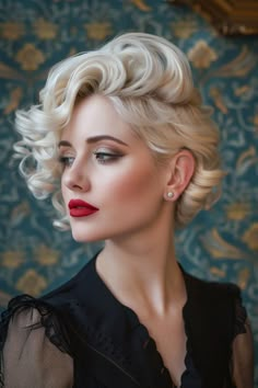 Vintage Bob Hairstyle, Haircut Tip, Vintage Curls, Golden Blonde Highlights, Extension Hair, Hair Affair, Fluffy Hair, Summer Hair Color, Short Hairstyle