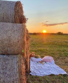 Farm At Night Aesthetic, American Country Aesthetic, Farm Aesthetic Country Living, Cozy Room Ideas, Room Ideas For Men, Vibey Apartment, Room Ideas For Men Bedroom, Cute Sunset, Baddie Apartment