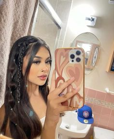 Latina Rubber Band Hairstyles, Bubble Braid With Curls, Gold Hair Rings Hairstyles, Edc Hairstyles, Latina Hairstyles Medium, Rave Hairstyles, Hair Down Styles, Latina Hair