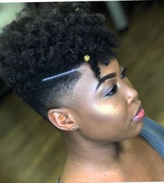 Fade With Twists, Cute Hair Updos, Twists Women, Undercut Afro, Short Afro Hair, Women Short Hair, Short Natural Haircuts, Short Afro