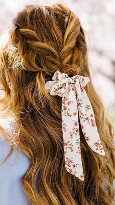 Quick and Easy Scarf Braid Styles for Beginners Scarf Styles For Short Hair, Hair With A Scarf, Hair Scarf Ponytail, Ways To Style Your Hair, Styles For Short Hair, Chignon Bun, Bow Scrunchie