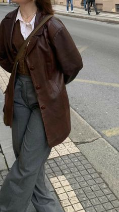 80s Outfits Women Aesthetic, Elegant Women Suits Classy, Outfit Inspo For Autumn, Downtown Outfit Inspiration, 70s Fashion Leather Jacket, 70s Fashion Style, Autumn Outfits Academia, Vogue Fall 2023, 2023 French Fashion