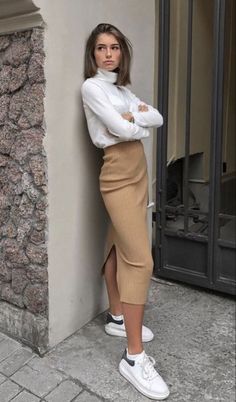 Camel Skirts, Look Rock, Inspired Outfits, 가을 패션, Looks Style, Mode Inspiration, Outfits Casuales, Look Fashion, Classy Outfits