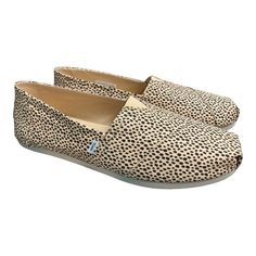 The Toms Alpargata Slip-On Classic Canvas Shoe With Cheetah Or Cow Print Has A Canvas Upper And A Textile Lining With Rubber Outsole. The Cheetah Or Cow Print Covers The Entire Outer Surface Of The Shoe And Features The Toms Logo On The Heel. Complete With Comfort Technology These Are Lightweight And Vegan. Canvas Upper Rubber Sole Slip-On The Cheetah, Casual Slip On Shoes, Strappy Sandals Flat, Canvas Shoe, Embroidered Shoes, Slip On Boots, Shoes Heels Wedges, Beige Shoes, Crochet Shoes