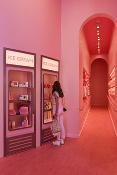 Museum of Ice Cream Chicago by Ringo Studio New York Museum Of Ice Cream, Museum Of Ice Cream Outfits, Pink Museum Aesthetic, Chicago Ice Cream Museum, The Museum Of Ice Cream, Nyc Ice Cream Museum, Museum Of Ice Cream Singapore, Museum Of Ice Cream Nyc Photo Ideas, Ice Cream Booth Design