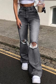 Denim Street Style, Instagram Baddie, Flare Denim Jeans, Denim Joggers, Flare Leg Jeans, Ripped Denim, Denim Flares, High Waisted Denim, Casual Jeans