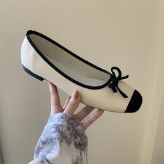 These delicate ballet flats feature a contrasting texture and are adorned with a charming bow Material: Vegan Leather Run small, please review the sizing information Cute Shoes For School, Shoes For School, Black Patent Leather Pumps, Black Flats Shoes, Ballerina Shoes Flats, Kawaii Shoes, Inspo Fits, Ballet Core, Bow Flats