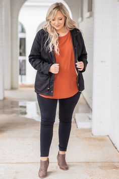 Oh, fall! The season of pumpkin spice lattes, cozy sweaters, and the eternal struggle of figuring out what to wear. But fear not, my plus-size fashionistas!
As the crisp autumn air begins to replace the summer warmth, it’s time to revamp your wardrobe with some fresh Plus Size Winter Outfits