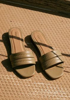 Maya Clay Men Leather Sandals Fashion, Shoe Makeover, Ladies Footwear, Fashion Slippers, Stylish Sandals, Handmade Fashion, Sandal Fashion, Slide Sandals, Leather Sandals