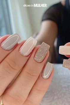 Se você é aquele tipo de pessoa que se sente renovada após fazer as unhas, então esta lista é para você. Aqui, separamos as melhores ideias de unhas claras para você apostar em tons delicados! Lindas e muito variadas, elas são ótimas para quem quer fugir das cores escuras e vibrantes. Bleach Jeans Diy, Elegant Nails, Art Ink, Nail Designer, Winter Nails, Manicure And Pedicure, Pretty Nails, Nail Inspo, Acrylic Nails