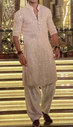 Kurta With Patiala Salwar For Men, Varun Dhawan Jug Jug Jiyo Outfits, Sangeet Mens Outfit, Celebrity Kurta Style Men, Silver Kurta For Men, Kurta For Wedding For Men, Boys Outfits For Wedding, Sangeet Kurta For Men, Wedings Drees Man