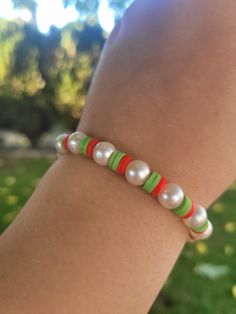 Cute Christmas Inspired Bracelet Green Beaded Bracelet For Holiday, Xmas Clay, Clay Bead Bracelet Ideas