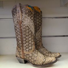 Brand New In The Box.Womens Corral Style A3935 Taupe / White Inlay & Embroidery & Studs Concho Boots With Round Toe For Western-themed Events, Corral Boots Womens Outfit, Corral Angel Wing Boots, Corral Shoe Boots, Cowgirl Western Wear, White Corral Boots, Snip Toe Cowgirl Boots, Turquoise Cowboy Boots, Corral Boots Womens