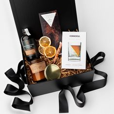 Nightcap Whiskey Cocktail Curated Gift Box Wine Baskets Gift Ideas, Christmas Gift Box For Men, Stock The Bar Gift Ideas, Alcohol Gift Basket, Bourbon Gifts Basket, Alcohol Gift Baskets, Baskets Diy, Gift Baskets For Him, Bourbon Gifts