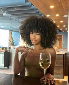 Photoshoot With Natural Hair, Black Women With Fros, Big Curly Fro, Natural Hair Glam, Curly Afro Hairstyles Natural Curls, Styled Afros, Type 4 Haircuts, Fluffy Afro Hair, 4b Hair Aesthetic