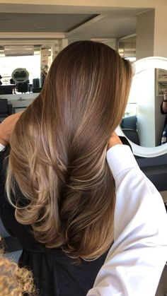 Straight Caramel Balayage, Caramel Brown Balayage Straight Hair, Jlo Brown Hair, Bright Brown Hair, Brown Sugar Hair, Mousy Brown Hair, Tiktok Selfie, Honey Brown Hair Color, Highlights Brown Hair Balayage