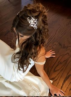 Gold Headpiece Wedding, Winter Wedding Hair, Bridesmaid Hair Half Up, Wedding Headpieces, Quince Hairstyles, Wedding Hair Inspiration, Wedding Hair Pins, Hair Comb Wedding, Wedding Hairstyles For Long Hair